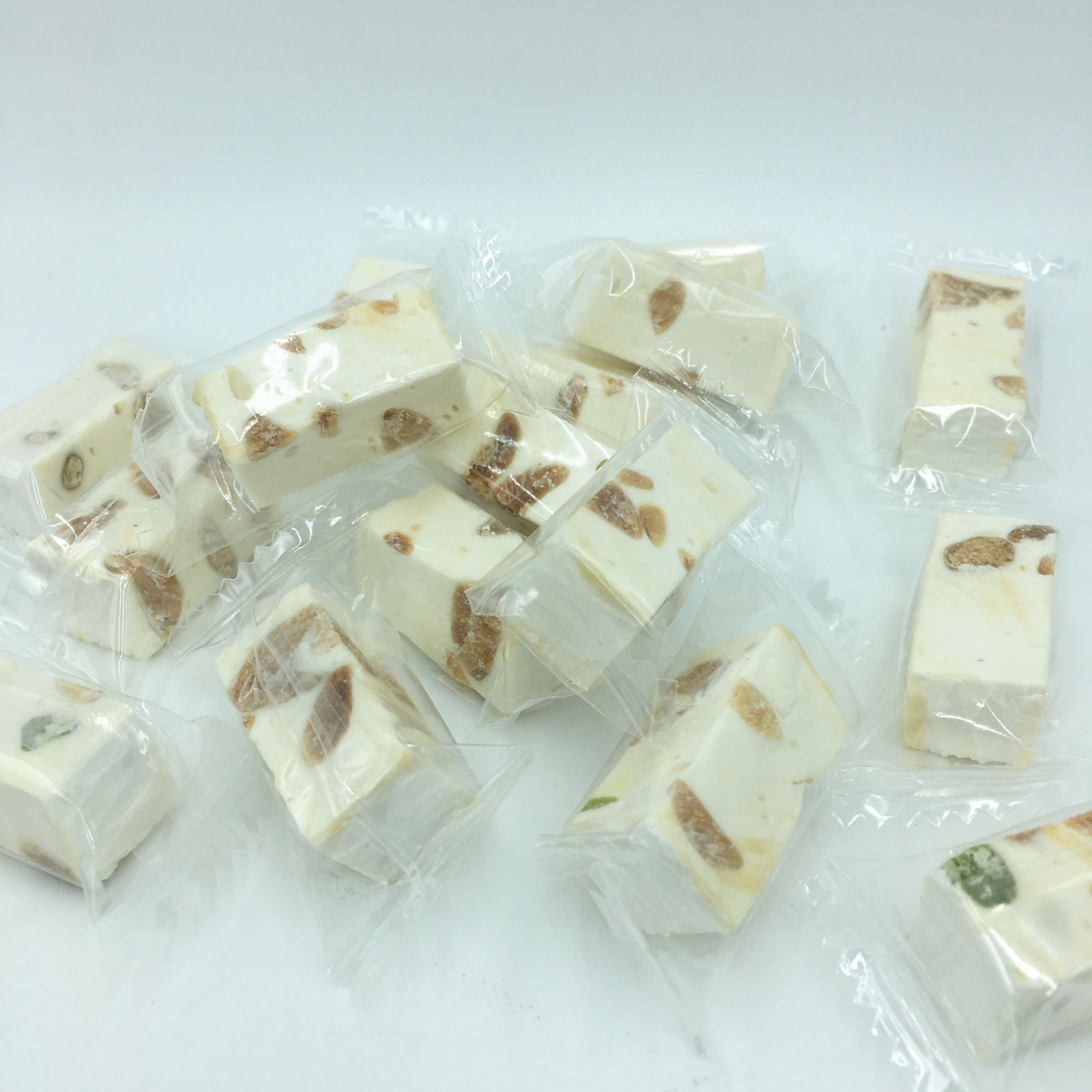 Nougat de Montélimar vrac au kilo | Douceurs du Palais